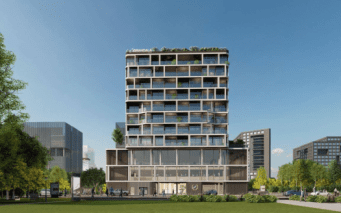 Bâtiment moderne de plusieurs étages doté de vastes fenêtres en verre et d'un espace vert sur le toit, situé dans un parc urbain peuplé de personnes et d'arbres, sous un ciel bleu clair à Dubaï.