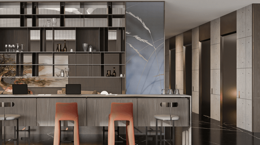 Un bureau à domicile moderne dans une luxueuse villa de Dubaï comprenant deux chaises orange vif sur un bureau, des étagères en bois sombre, des armoires et un subtil panneau d'art bleu. L'espace est bien éclairé et luxueux.