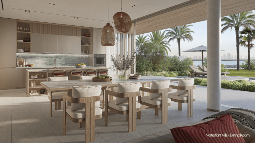 Salle à manger d'une villa moderne en bord de mer à Dubaï avec vue sur les toits de la ville. La chambre dispose d'un mobilier en bois élégant, de suspensions et d'une porte coulissante en verre menant à un patio extérieur.