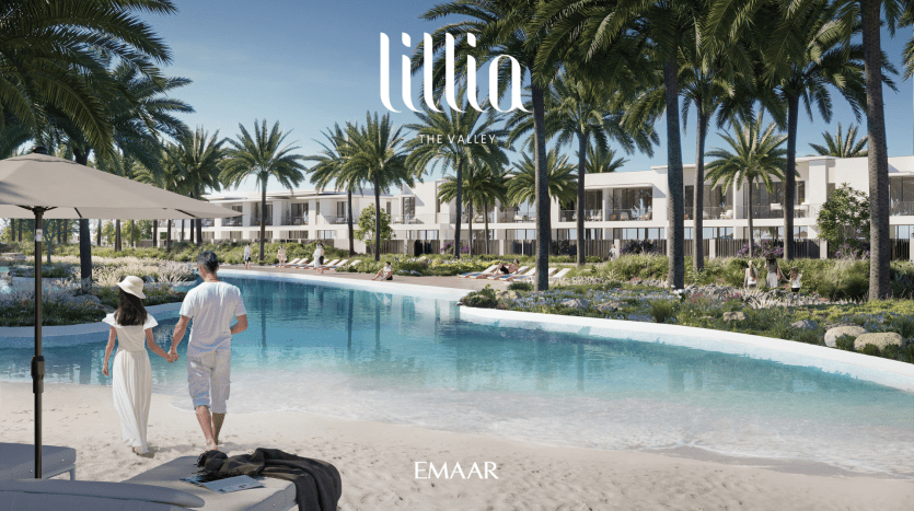 Un couple se promène au bord d'une piscine luxueuse entourée de palmiers et de villas modernes, sous un ciel bleu clair, avec au sommet le logo "Lilia The Valley" d'Emaar, présenté par une agence immobilière réputée de Dubaï.