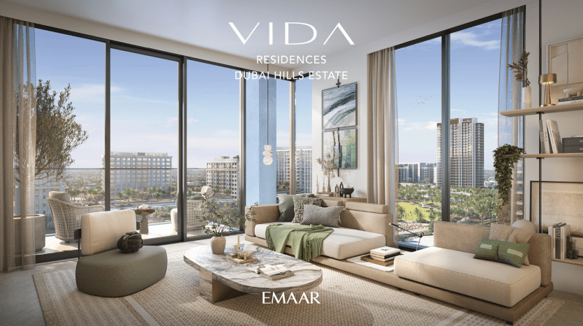 Intérieur d'appartement luxueux doté d'un mobilier moderne avec de grandes baies vitrées donnant sur un paysage urbain, faisant partie des résidences VIDA à Dubai Hills Estate par Emaar, parfait pour ceux qui s'intéressent à l'immobilier à Dubaï.