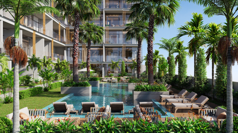Cour luxueuse de style complexe avec plusieurs piscines entourées de grands palmiers, de chaises longues et un bâtiment moderne avec des balcons en verre dans un cadre tropical luxuriant fourni par une première agence immobilière de Dubaï.