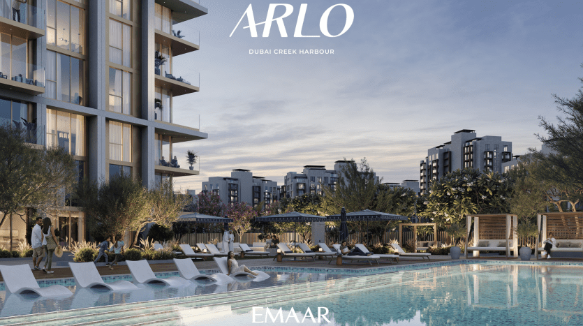 Une luxueuse communauté résidentielle nommée ARLO au port de Dubai Creek par Emaar est présentée. Il présente des bâtiments modernes, une piscine immaculée entourée de chaises longues, d'arbres et de jardins paysagers. L’image promeut une atmosphère sereine et semblable à celle d’un complexe hôtelier.