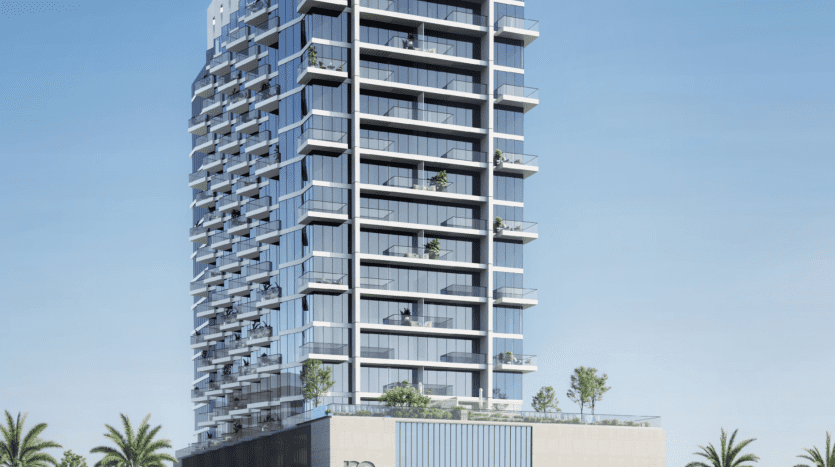 Azura Residences est un immeuble moderne de grande hauteur avec un extérieur en verre élégant et des accents structurels blancs distinctifs. Le bâtiment dispose de balcons avec verdure sur plusieurs étages et d'un jardin sur le toit. Des palmiers et un ciel bleu clair sont visibles en arrière-plan.