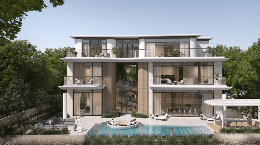 Une villa moderne de deux étages dotée de grandes fenêtres en verre, de plusieurs balcons et d'une grande piscine entourée d'une verdure luxuriante. Deux personnes sont visibles près de la piscine.