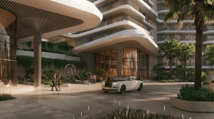 Une entrée de bâtiment moderne et luxueuse avec des designs architecturaux élégants. Une voiture de luxe blanche est garée à l’entrée tandis que les gens se dirigent vers et autour du bâtiment. Les grandes plantes vertes et les palmiers ajoutent une touche de Verdes, avec un éclairage suggérant que c'est le matin ou la fin de l'après-midi.