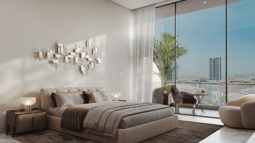 Une chambre Skyhills 2 comprend un grand lit avec une literie neutre, flanqué de tables de chevet et de lampes. Au-dessus du lit, des œuvres d'art murales géométriques ajoutent de l'élégance. Des baies vitrées mènent à un balcon, offrant une vue sur le paysage urbain et une plante en pot pour une touche de verdure.