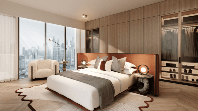 La chambre moderne du W Residences comprend un grand lit avec une tête de lit marron et une literie neutre. Deux tables de chevet avec lampes encadrent le lit, tandis qu'un fauteuil confortable près de la fenêtre offre une vue sur les toits de la ville. Des armoires en bois et un lampadaire élégant complètent ce sanctuaire élégant.