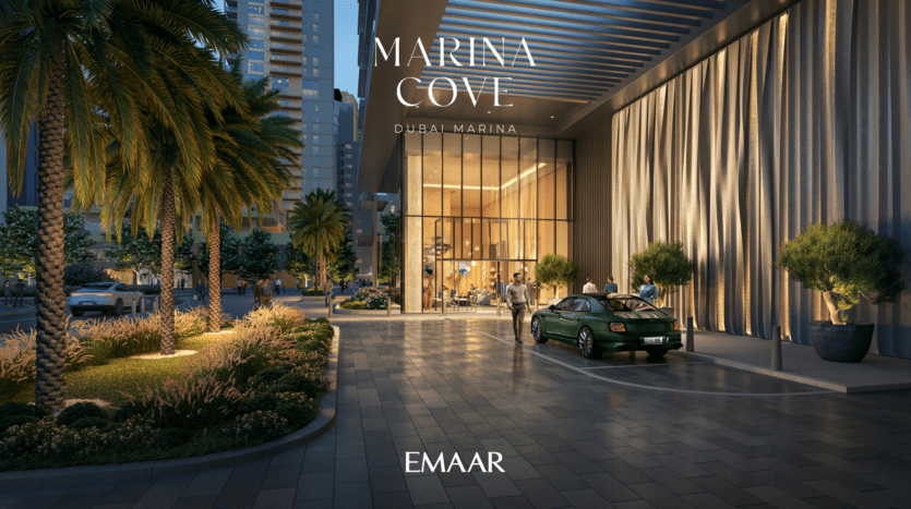 Роскошный вход в Marina Cove в Dubai Marina представляет собой современное здание с большими картинными окнами. Пальмы покачиваются рядом с зеленым спортивным автомобилем, припаркованным у входа, а мягкое освещение и продуманный ландшафтный дизайн подчеркивают элегантную атмосферу Marina Cove.