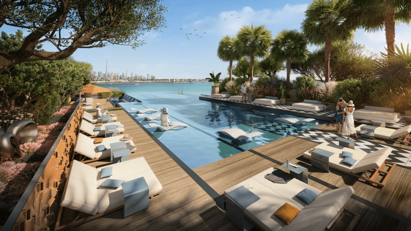 Une luxueuse piscine à débordement avec chaises longues et transats surplombant l'horizon de la ville. Des palmiers et des plantes entourent la zone. Les gens se détendent au bord de la piscine, profitant de la journée ensoleillée et de l'atmosphère tranquille.