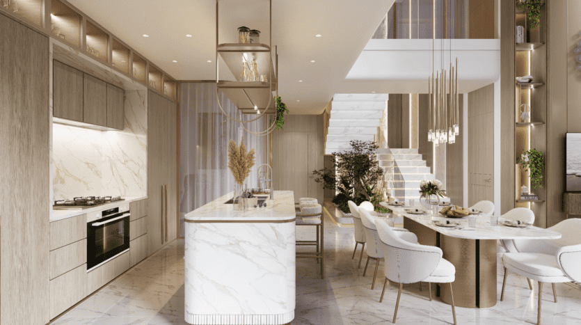 La luxueuse cuisine moderne et la salle à manger aux accents de marbre évoquent l'élégance sereine de Sunset Bay. Les caractéristiques comprennent un îlot avec des tabourets de bar, un élégant éclairage suspendu et une grande table à manger avec des chaises moelleuses. Un escalier contemporain mène à l'étage supérieur, enveloppé de verdure.