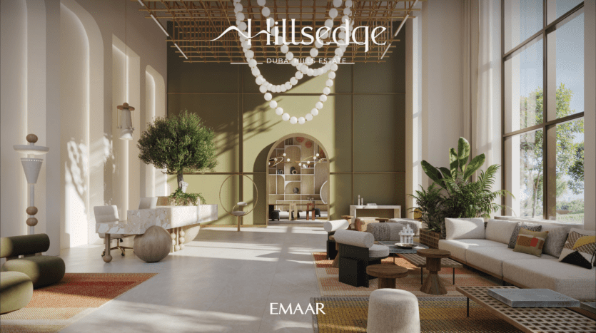 Luxueux salon Hillsedge au décor moderne, avec un grand mur végétal, des meubles élégants et un éclairage naturel. Une grande plante se dresse à côté d'un canapé moelleux. La porte en arc et le haut plafond ajoutent de l'élégance. Texte sur l'image : "Dubai Hills Estate Emaar.
