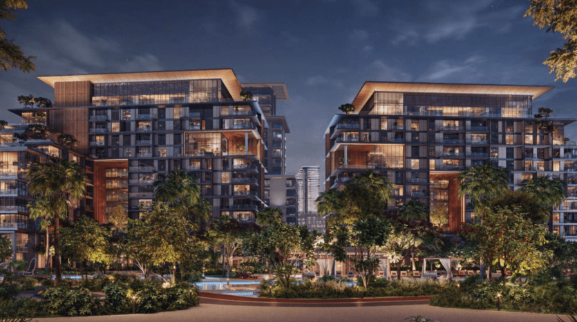 Vue nocturne du complexe d'appartements Crestlane avec deux bâtiments modernes dotés de balcons. Le premier plan présente des jardins paysagers avec des arbres et une piscine, parfaits pour une promenade en ville. Un horizon urbain avec un bâtiment imposant est visible en arrière-plan, renforçant l'ambiance luxueuse.