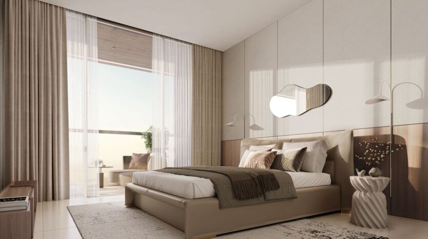 Chambre à coucher moderne à Derby Heights avec un grand lit, une literie aux tons neutres, un miroir abstrait et des tables d'appoint assorties. Une fenêtre du sol au plafond avec des rideaux en voilage laisse entrer la lumière naturelle, révélant un balcon avec vue.