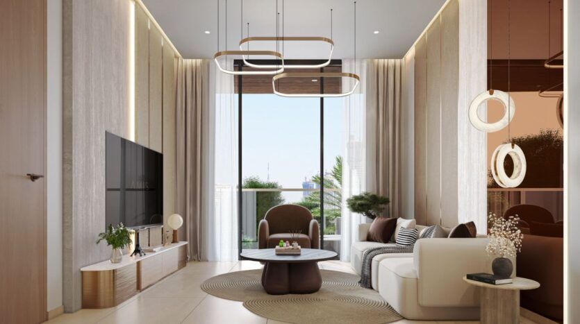 Le salon moderne de Derby Heights se caractérise par des tons neutres, une grande fenêtre, un mobilier contemporain, un tapis circulaire, une télévision murale, des luminaires géométriques et une lumière naturelle qui pénètre à l'intérieur avec des plantes visibles à l'extérieur.