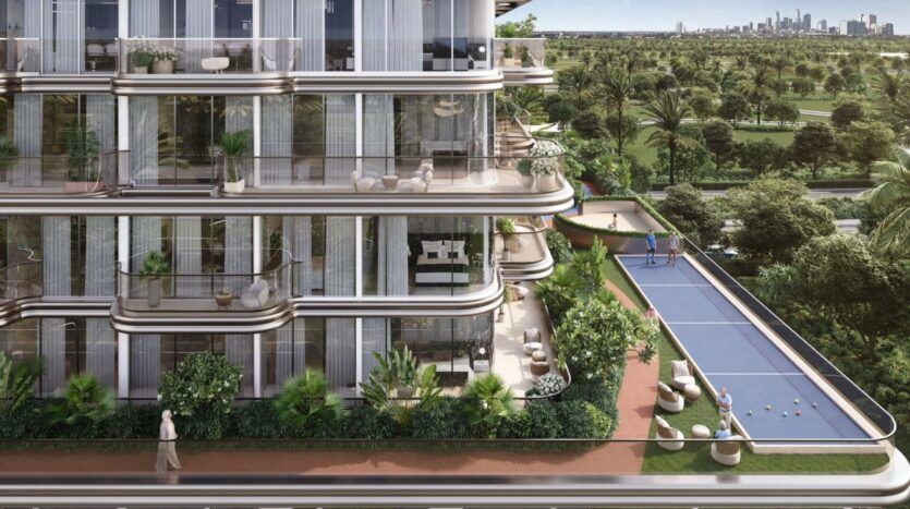 L'immeuble d'appartements moderne The Tides by Amis est doté de grands balcons vitrés donnant sur un jardin et un terrain de pétanque. La propriété est entourée d'une végétation luxuriante et l'on peut apercevoir la ligne d'horizon de la ville au loin par ciel dégagé.
