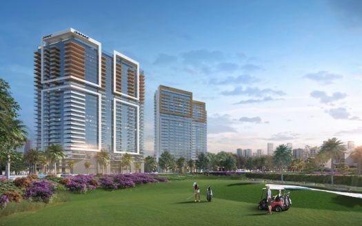 Representación artística de un moderno complejo residencial en Dubai compuesto por tres grandes edificios con cielos soleados, rodeados de exuberante vegetación y un pequeño campo de golf con personas y un carrito de golf.