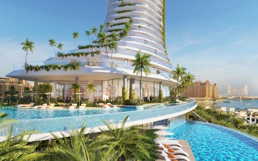 Un lujoso complejo turístico de Dubai con un curvilíneo edificio blanco, amplias piscinas al aire libre, palmeras y tumbonas, con el perfil de la ciudad de fondo bajo un cielo azul despejado.