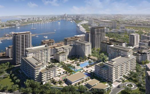 Vista aérea de una moderna zona residencial junto al mar con varios rascacielos, exuberantes zonas verdes y un bullicioso puerto deportivo con barcos, todo ello con vistas a los tejados de la ciudad y al río Dubai.