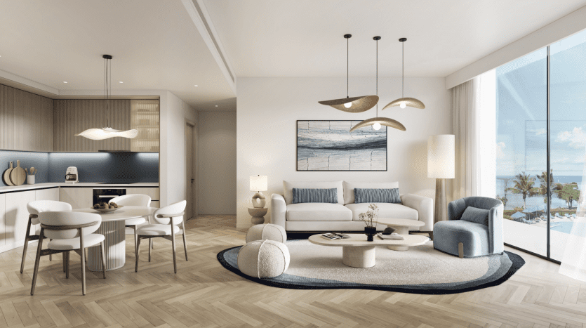 Salon moderne et spacieux dans un luxueux appartement de Dubaï avec une salle à manger attenante, dotée d'un mobilier contemporain, de grandes fenêtres avec vue sur l'océan et d'un éclairage naturel doux.