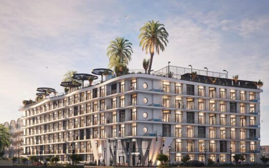 Avana Residences by Deca Properties, un moderno edificio de varias plantas con grandes ventanales y balcones, cuenta con palmeras en la azotea, exuberante vegetación y zonas de relajación al aire libre, todo ello con un telón de fondo de cielo azul brillante con algunas nubes.