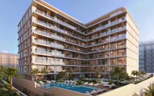 Edificio moderno de varios pisos, Holm One, con balcones acristalados, un patio central con piscina, tumbonas y palmeras, todo ello bajo un cielo azul cristalino.