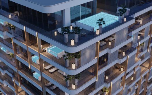 Vue aérienne d'un immeuble moderne de grande hauteur à Dubaï au crépuscule, doté de balcons avec parquet et d'une piscine éclairée sur le toit entourée de plantes.
