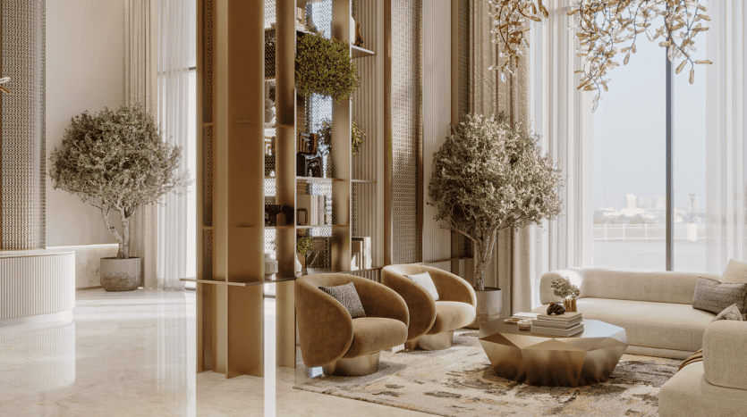 Un salon moderne et élégant aux touches dorées, avec des fauteuils moelleux, une table basse géométrique, de grands arbres en pot et de grandes baies vitrées qui encadrent un ciel fleuri éclatant. La lumière naturelle baigne l'espace sous un luminaire décoratif.