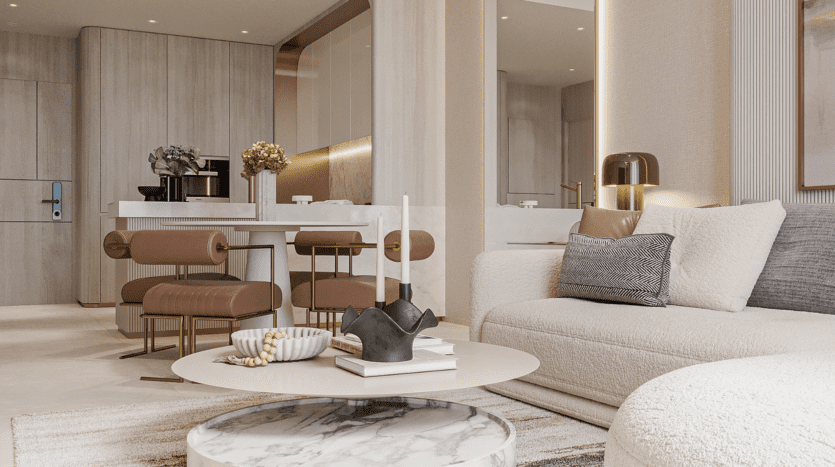 Un salon moderne aux tons neutres avec une table basse ronde en marbre, un canapé beige et un coin repas ouvert avec des chaises marron et une table blanche. Les touches décoratives Floarea Skies et l'éclairage tamisé créent une ambiance chaleureuse.
