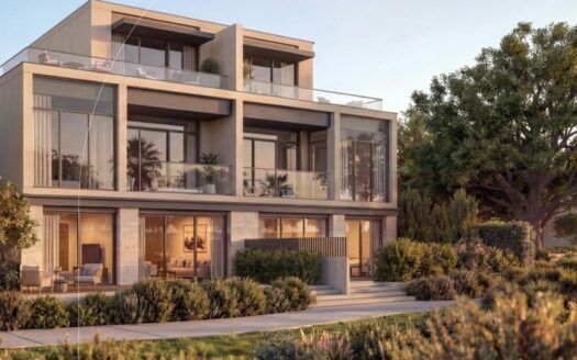 Une maison moderne de deux étages à The Terraces by Sobha est dotée de grandes baies vitrées et de balcons, entourée d'une végétation luxuriante et baignée d'une chaude lumière solaire. Des lignes épurées et des éléments de design contemporains définissent cette maison étonnante.