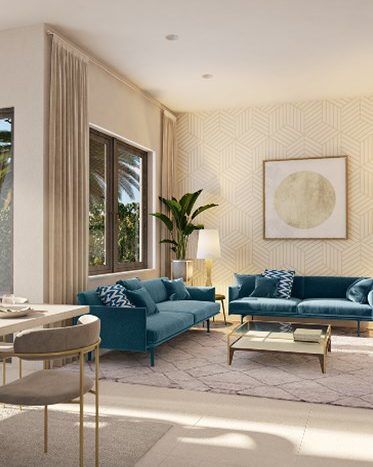 Salon élégant comprenant un ensemble de canapés bleu sarcelle, des coussins assortis, une décoration murale ronde minimaliste, un papier peint à motifs géométriques et de grandes fenêtres al jure avec vue sur le jardin.
