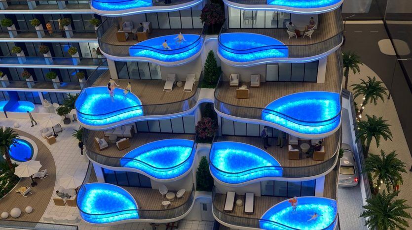 Maquette d'un immeuble d'appartements moderne à Dubaï avec des balcons de piscine illuminés en bleu, des palmiers et une voiture blanche garée devant.