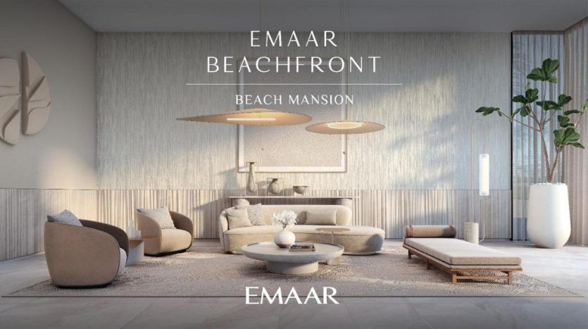 Modernes Wohnzimmer in der Strandvilla von Marina Sands mit neutralen Farbtönen, minimalistischen Möbeln und natürlichem Licht mit Pflanzen, die die ruhige Atmosphäre verbessern. Die Textbeschriftungen beinhalten "Marina Sands" und "emaar".