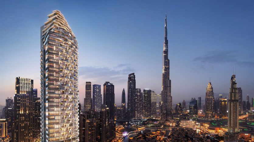 Skyline d'une ville moderne au crépuscule avec des gratte-ciel illuminés, dont une très haute tour à Dubaï, présentant une architecture contemporaine sous un ciel crépusculaire.