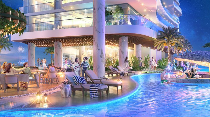 Une image animée de personnes profitant d'une soirée luxueuse au bord de la piscine dans une villa moderne à Dubaï avec des lumières rougeoyantes, une verdure luxuriante et un ciel étoilé.