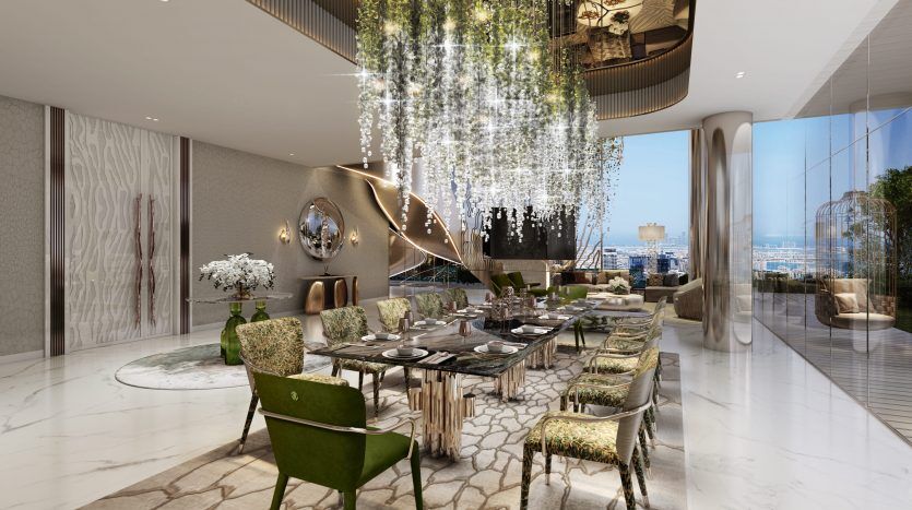 Salle à manger luxueuse dans une villa à Dubaï avec une décoration moderne, comprenant une longue table dressée pour un repas, entourée de chaises élégantes et un plafonnier élaboré. De grandes fenêtres offrent une vue panoramique