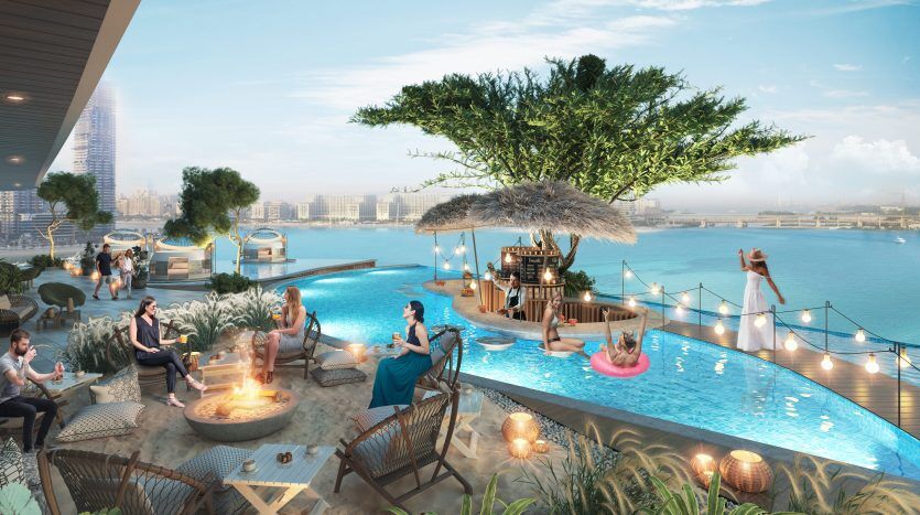 Une élégante scène de piscine sur le toit au crépuscule à Dubaï, avec des gens socialisant autour d'un foyer, un barman servant des boissons et d'autres profitant de la piscine, le tout sur fond de paysage urbain.