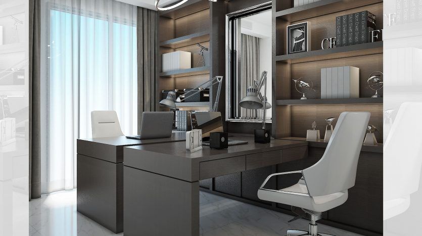 Un bureau à domicile moderne dans un appartement de Dubaï avec un élégant bureau noir, des murs blancs bordés d'étagères, deux chaises ergonomiques et une grande fenêtre avec des rideaux transparents, éclairée par un plafonnier élégant.