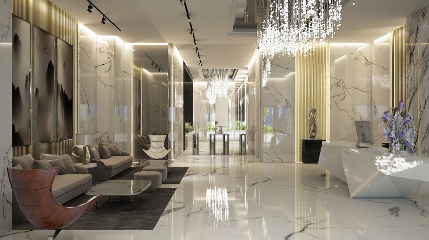 Un hall d'hôtel luxueux à Dubaï avec des sols en marbre, des lustres modernes, des meubles élégants et un plafond réfléchissant. Les panneaux décoratifs et les surfaces en miroir renforcent l'atmosphère spacieuse et opulente.