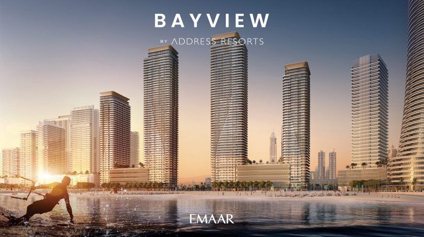 Image promotionnelle de Bayview by Address Resorts à Dubaï, montrant un paysage urbain côtier avec des gratte-ciel modernes et élégants et une personne avec un chien au bord de l'eau au coucher du soleil. Logo d'Ema