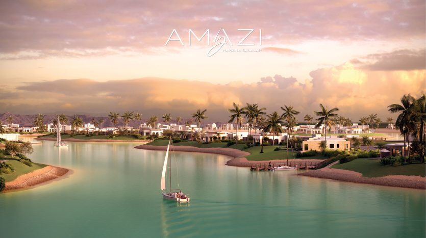 Une scène tranquille au bord de l'eau au coucher du soleil avec un seul voilier se déplaçant dans des eaux turquoise, entouré de villas blanches et de verdure luxuriante, sous un ciel aux couleurs pastel. En haut, le mot
