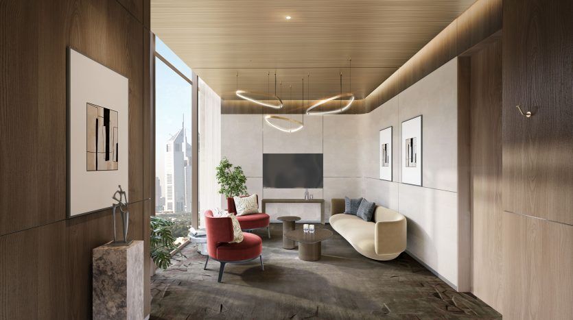 Un salon moderne dans un appartement de Dubaï avec des murs en bois élégants, un canapé crème, un fauteuil rouge et des luminaires élégants. Des œuvres d'art sont accrochées aux murs et il y a une vue sur