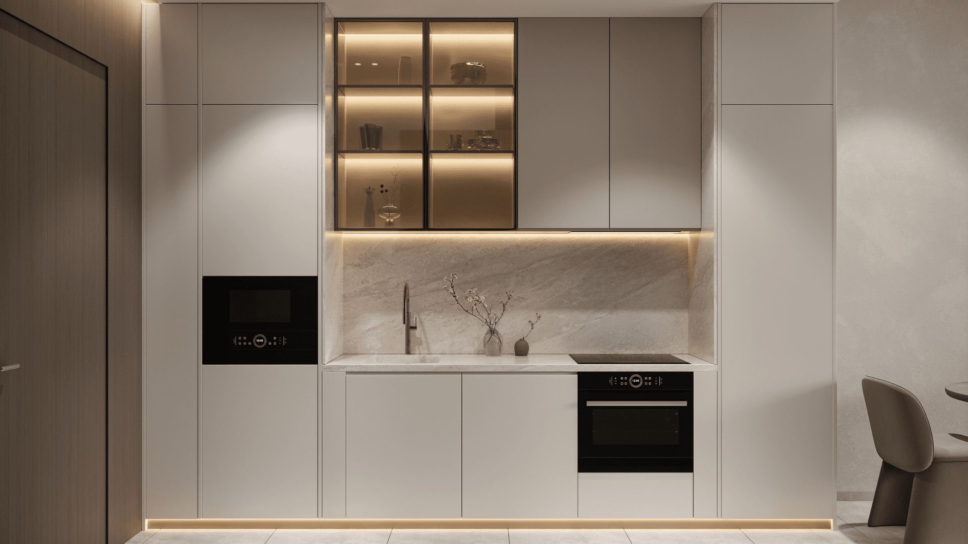 Une cuisine moderne au design minimaliste présente des armoires blanches épurées, des appareils électroménagers noirs REEF 1000 et un dosseret en marbre. Un éclairage d'ambiance chaleureux illumine les étagères en verre, mettant en valeur les objets décoratifs. Une petite table à manger ronde est partiellement visible.