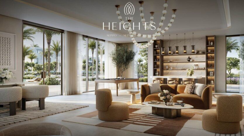 Un salon moderne et luxueux de The Heights présente de grandes fenêtres, un mobilier aux tons neutres, un éclairage élégant et des étagères. Des palmiers et des jardins sont visibles à l'extérieur. Le logo et le texte de The Heights sont affichés en haut de l'image.