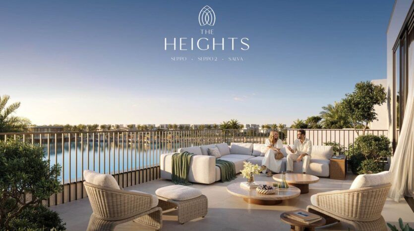 La luxueuse terrasse extérieure de l'hôtel The Heights est équipée de sièges rembourrés, d'une table basse et de plantes luxuriantes qui donnent sur un lac paisible sous un ciel dégagé. Deux personnes se détendent sur le canapé tandis que "The Heights" apparaît au-dessus.