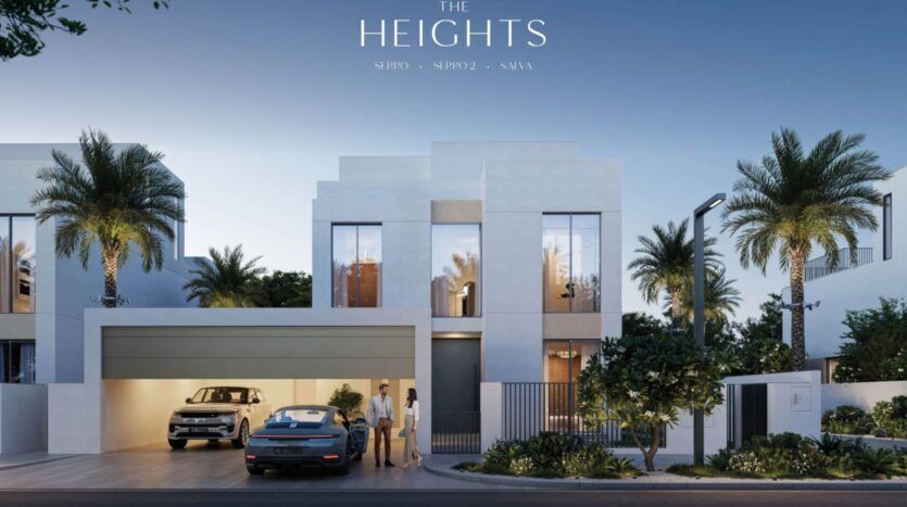 Villa moderne blanche à deux étages avec de grandes fenêtres, un garage et deux voitures garées devant. Trois personnes se tiennent près de l'entrée. Des palmiers et de la verdure entourent la propriété The Heights sous un ciel clair. Le texte indique "The Heights".