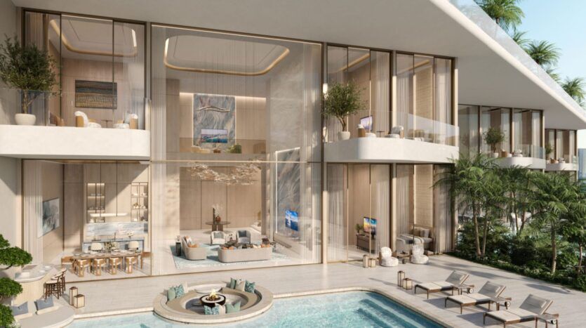 Cette villa de luxe moderne des résidences Amali est dotée de grandes baies vitrées allant du sol au plafond, de balcons ouverts, d'une décoration intérieure élégante et d'une piscine extérieure entourée de chaises longues et de plantes tropicales.