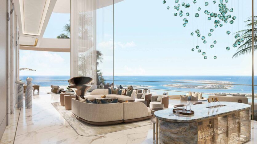 Le luxueux salon moderne des résidences Amali est doté d'un sol en marbre, de canapés incurvés et d'une vue panoramique sur l'océan grâce à de grandes fenêtres. Des lampes suspendues en verre sont suspendues au-dessus, tandis qu'un comptoir de style ajoute de l'élégance à ce superbe espace.