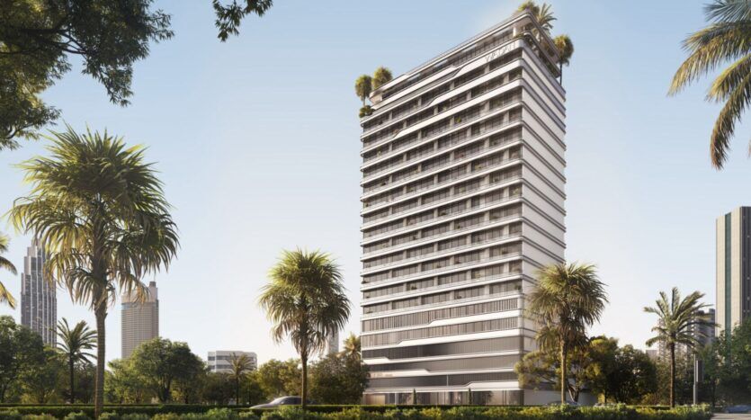 Tresora by Wadan est un immeuble moderne de grande hauteur avec des lignes horizontales blanches et des balcons, entouré de palmiers et de verdure sous un ciel bleu clair. D'autres bâtiments sont visibles en arrière-plan.