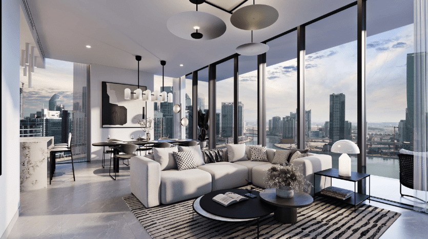 Salon moderne dans une villa de Dubaï avec un grand canapé sectionnel, des œuvres d'art contemporain et une vue panoramique sur la ville à travers des baies vitrées. Décoration chic avec des tons neutres et des touches de noir et de gris.